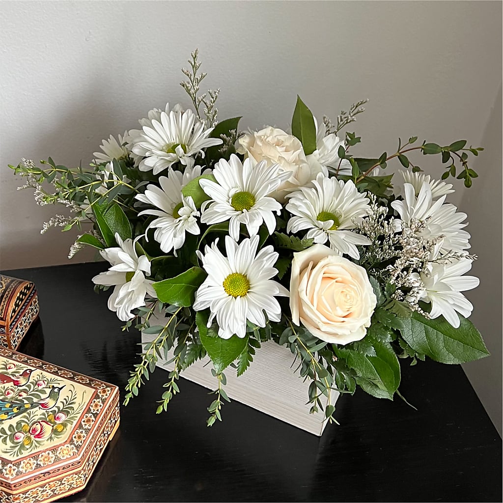 Fresh Linen Box Bouquet – Laurie Clark Designs, Thamesville ON