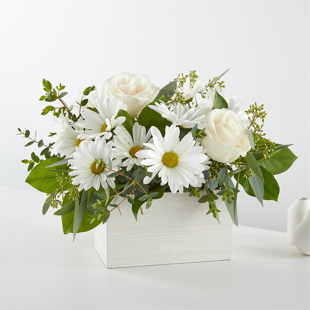 Fresh Linen Box Bouquet – Laurie Clark Designs, Thamesville ON