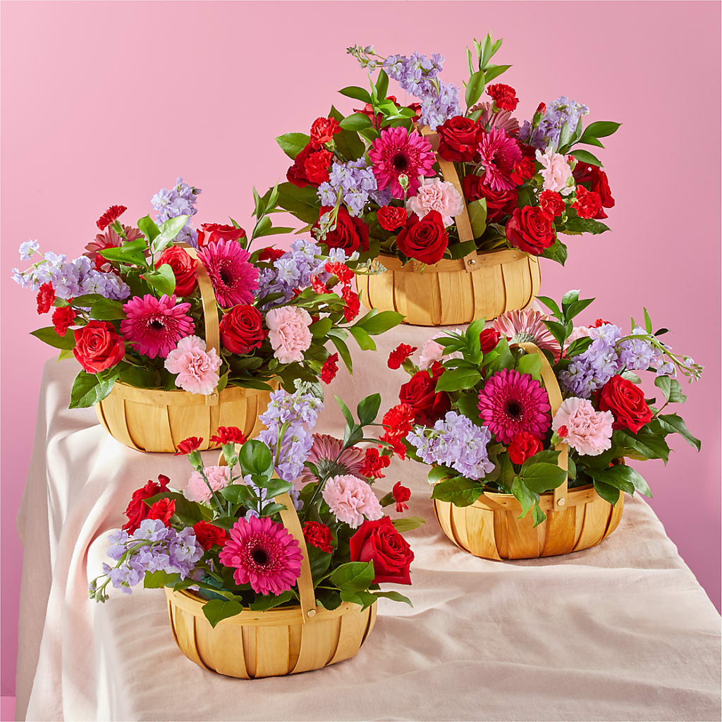 Pink Picnic Basket – Laurie Clark Designs, Thamesville ON