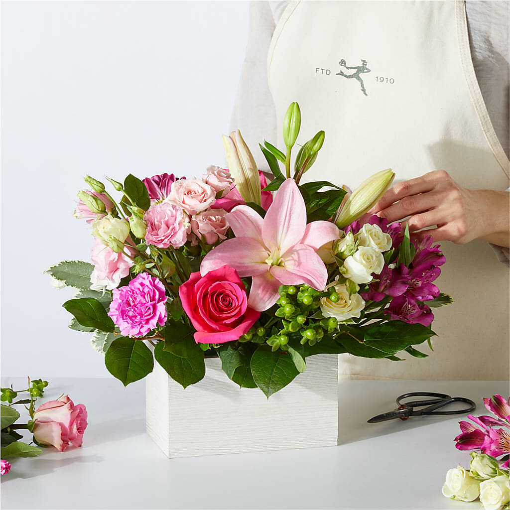 Sweetberry Box – A Florist Original –  Laurie Clark Designs, Thamesville ON