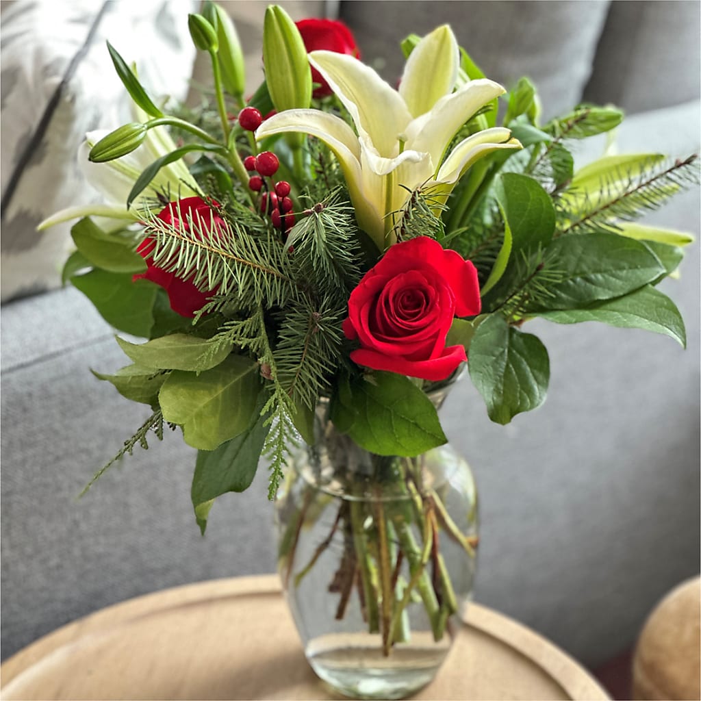Sparkling Snowflakes Bouquet –  Laurie Clark Designs, Thamesville ON