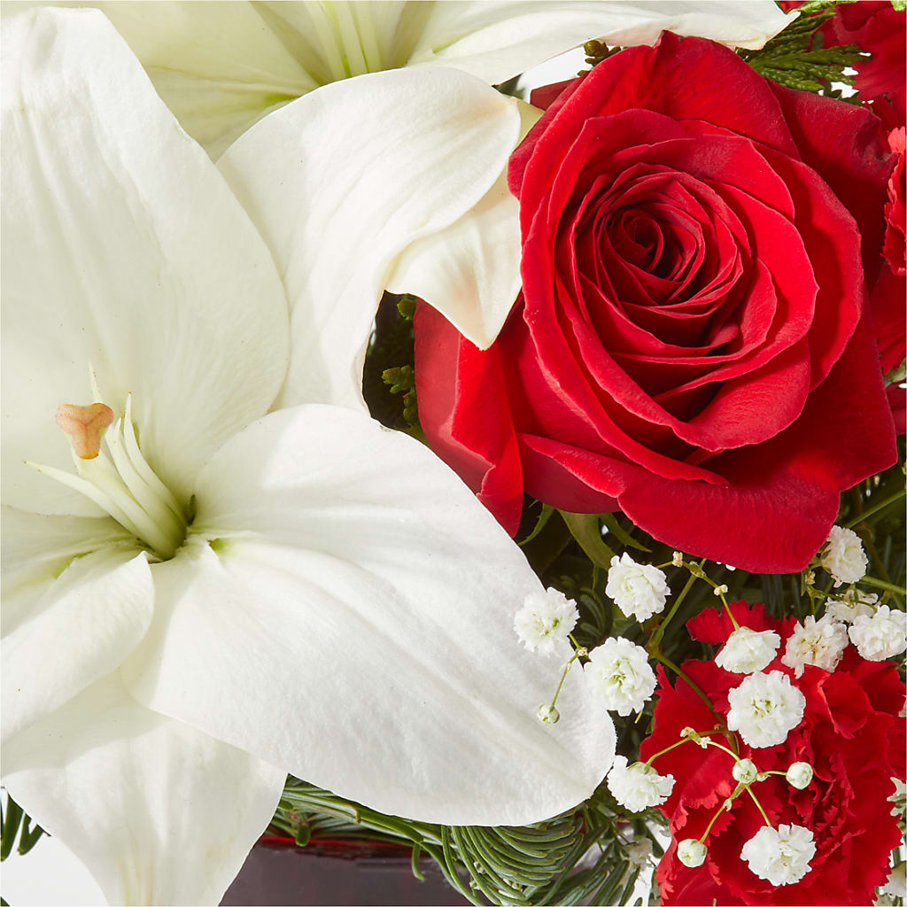 Holiday Season Bouquet –  Laurie Clark Designs, Thamesville ON
